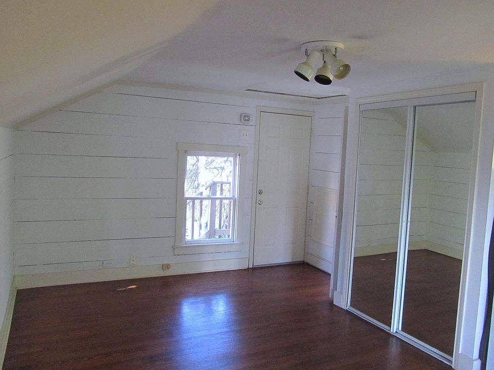 2nd image of 1725 Bolsover St