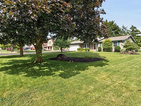 4th image of 36 Weatherwood Ln