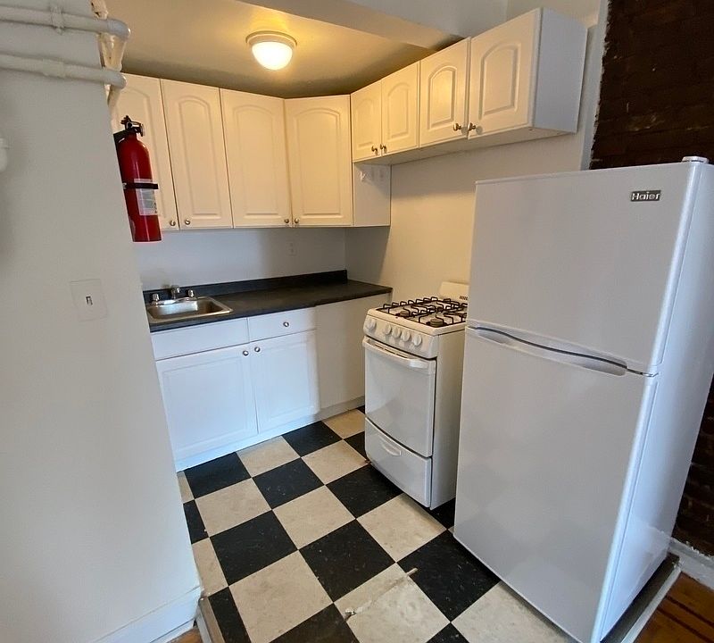 2nd image of 801 Lexington Ave #5RR