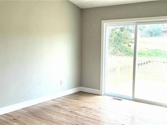 5th image of 8 Barden Ln