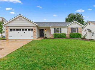 155 Butternut Stage Dr, Saint Peters, MO 63376