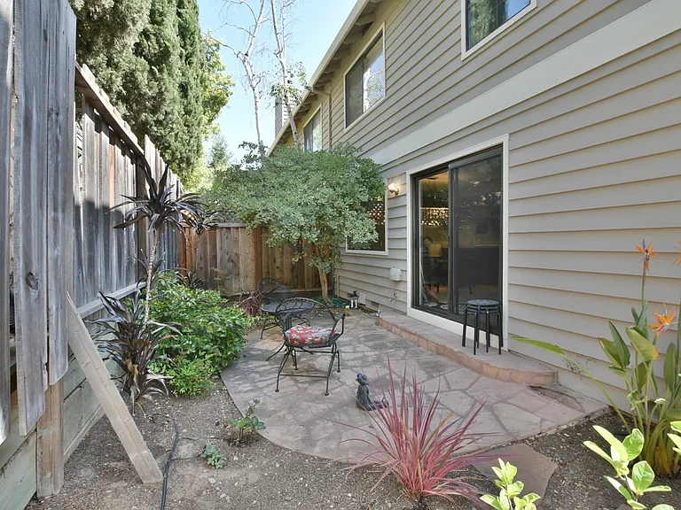 1201 W Parr Ave — Photo 12