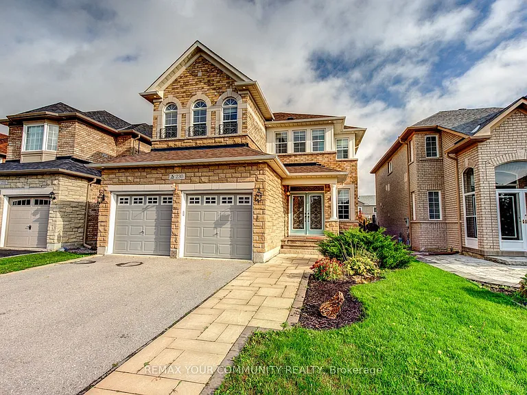 230 Humberland Dr — Photo 2
