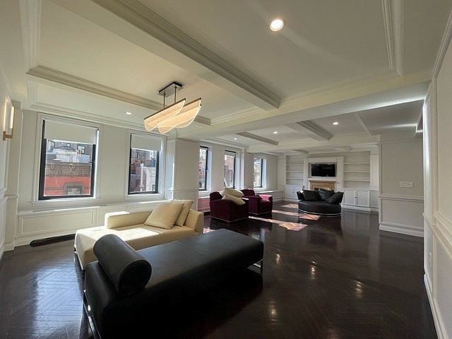 1st image of 15 E 69th St #6D