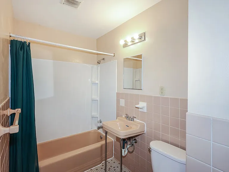 1015 York Ave — Photo 12