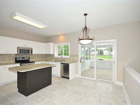 Kitchen / Breakfast Area