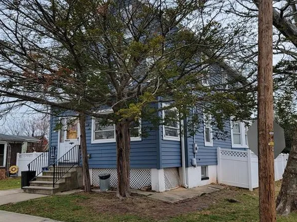 80 Heald St, Carteret, NJ 07008