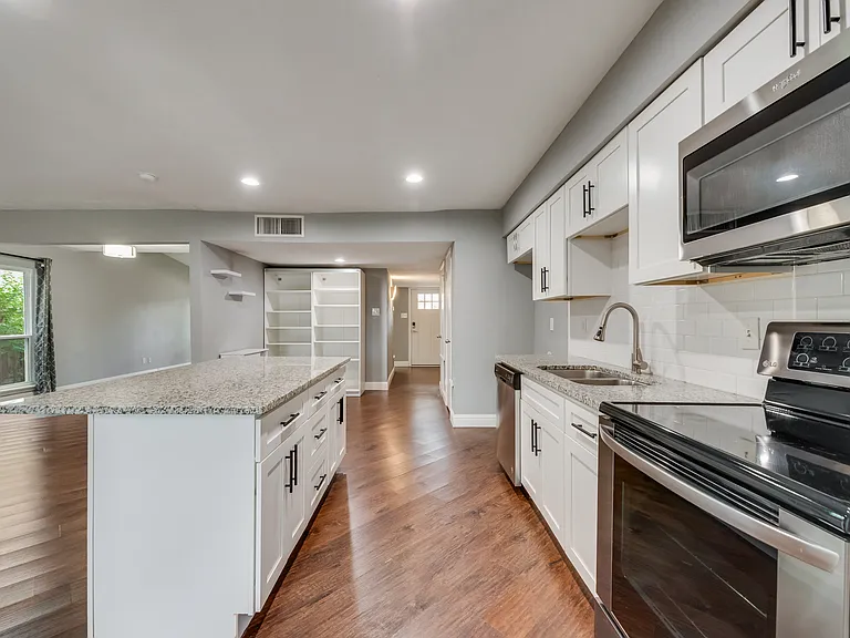 4924 Wagner Dr — Photo 13