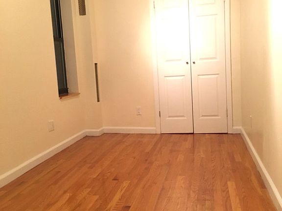 4th image of 410 W 51st St #204