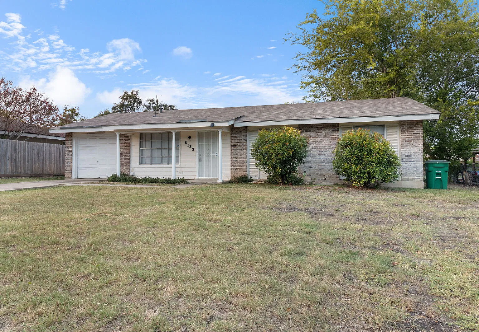 3 bed, 2.0 bath, 1020 sqft, $1,300 — Photo 1