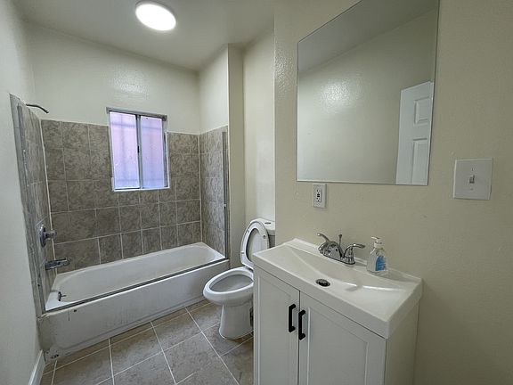4th image of 1012 W 60th St