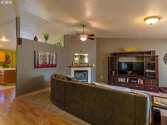 4th image of 6209 NE 81st Ave