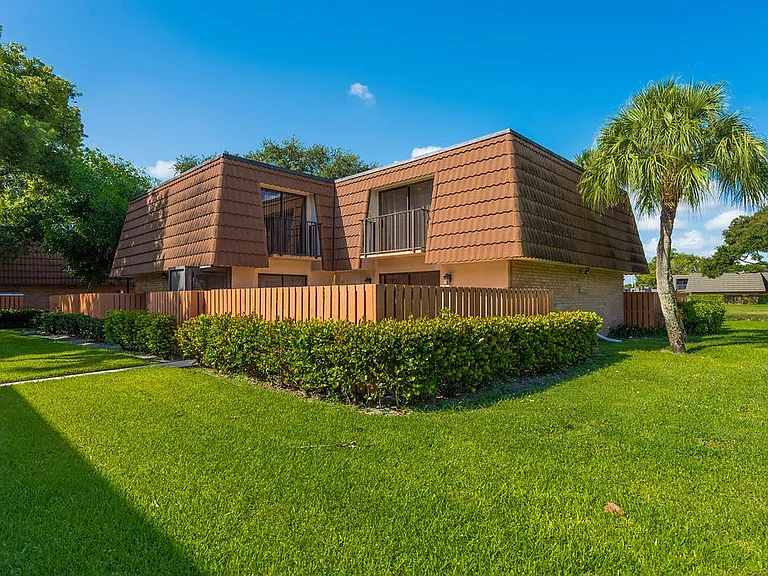 185 Charter Way — Photo 31
