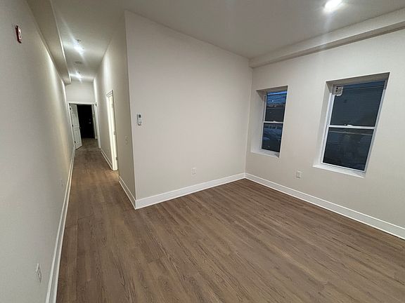 4th image of 1031 W Hamilton St #1