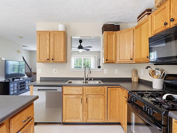 4th image of 407 Clint Ln
