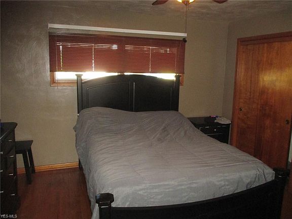 5th image of 679 W Wood St