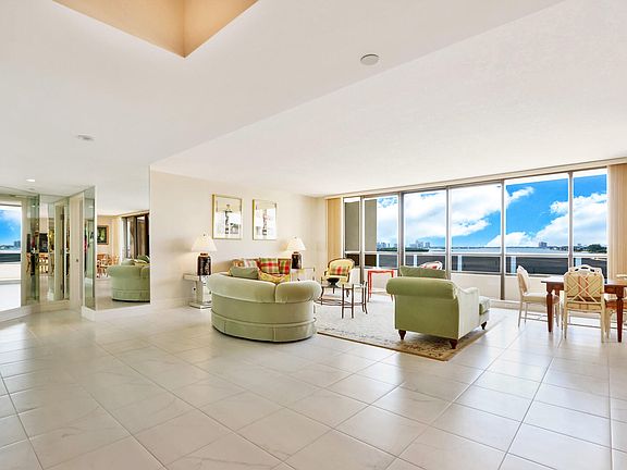2nd image of 100 Lakeshore Dr APT 555