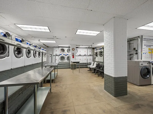 325 West 45th Street image 11 of 11