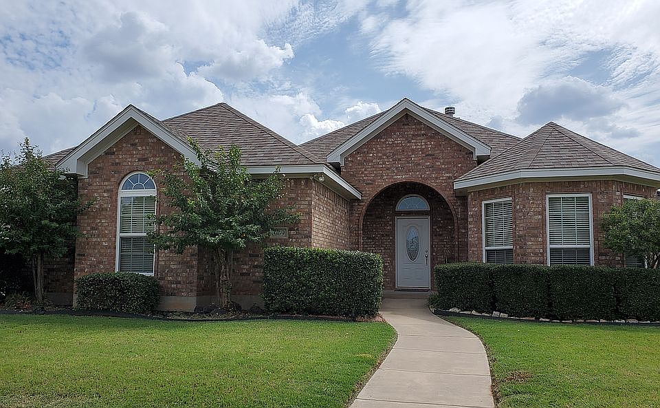 1st image of 609 Lone Star Dr