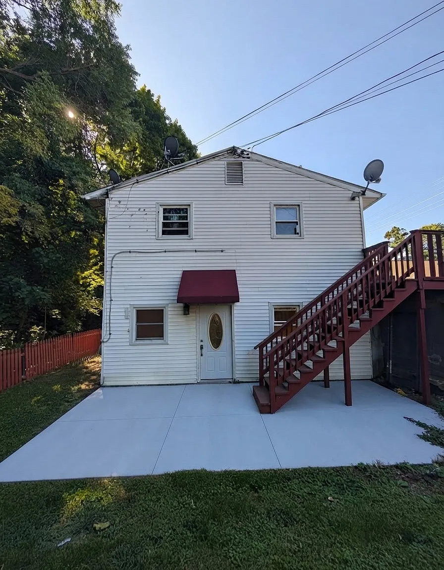 2 bed, 820 sqft, $1,800 — Photo 1