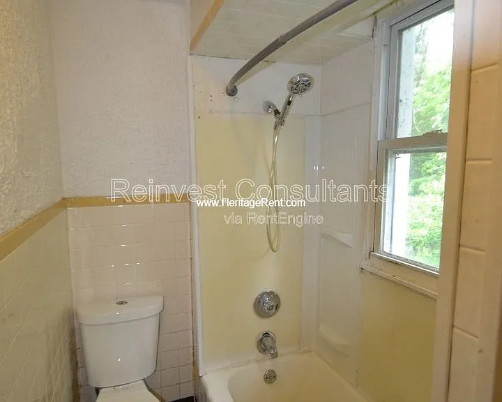310 E 16th St — Photo 8
