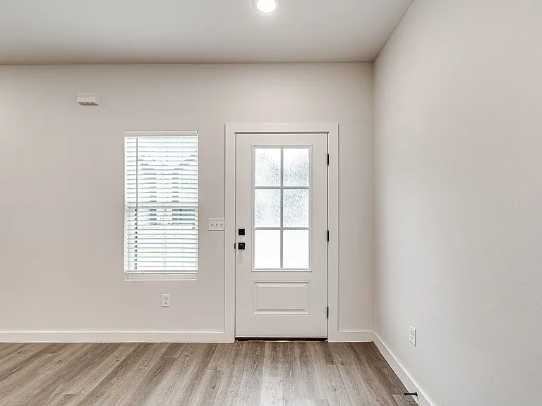 608 W 2nd St #110 — Photo 5
