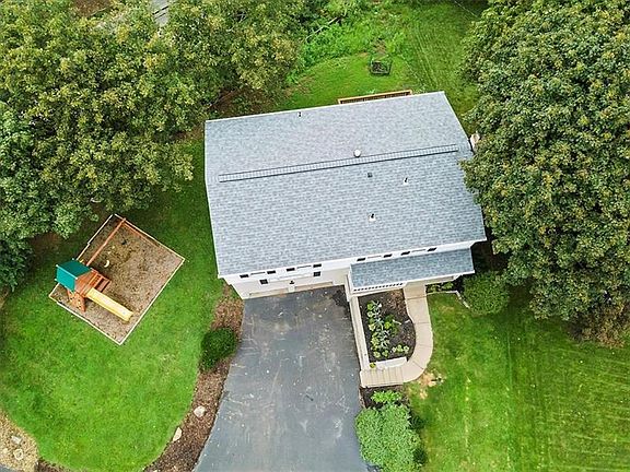 2nd image of 1001 Apple Hill Ln