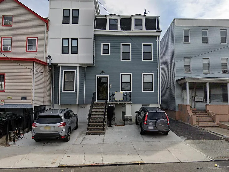 158 Summit Ave #1R — Photo 1