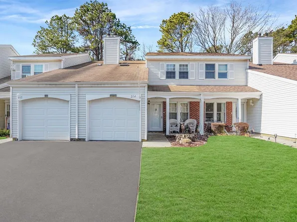 214 Ivy Meadow Court #214, Middle Island, NY 11953