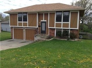 8915 E 87th St, Raytown, MO 64138
