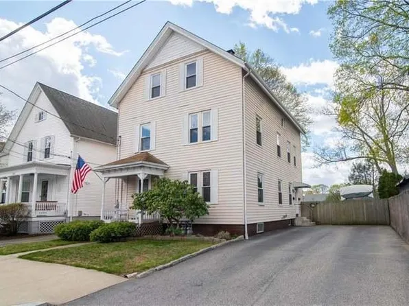 8 Livingston St #1, Lincoln, RI 02865