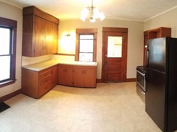 2nd image of 246 W 11th St