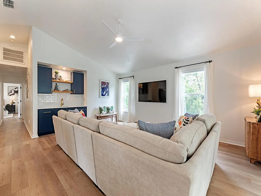 3 bed, 1456 sqft, $5,000 — Photo 4