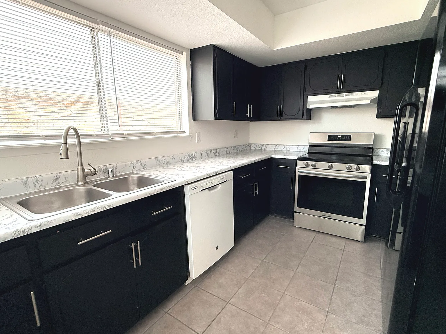3 bed, $1,450 — Photo 3