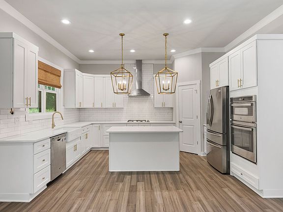5th image of 500 Kings Lake Way