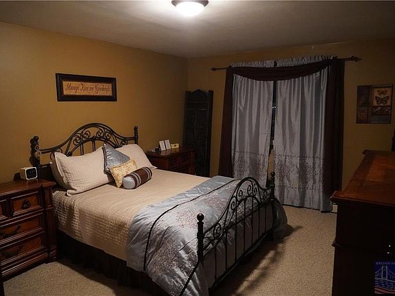 3rd image of 10 Pennyfield Ave APT 4B