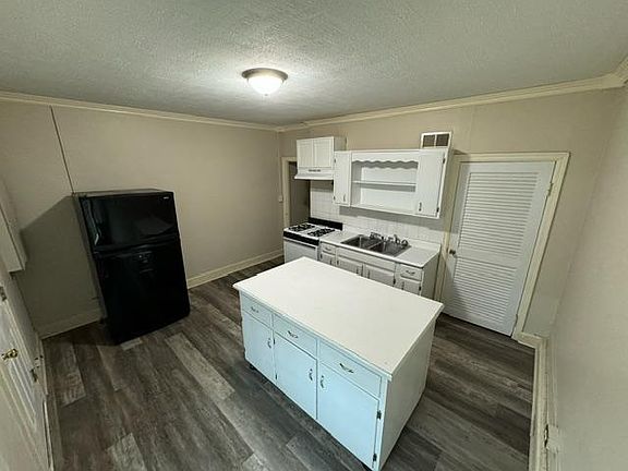 2nd image of 10236 Warwick Blvd