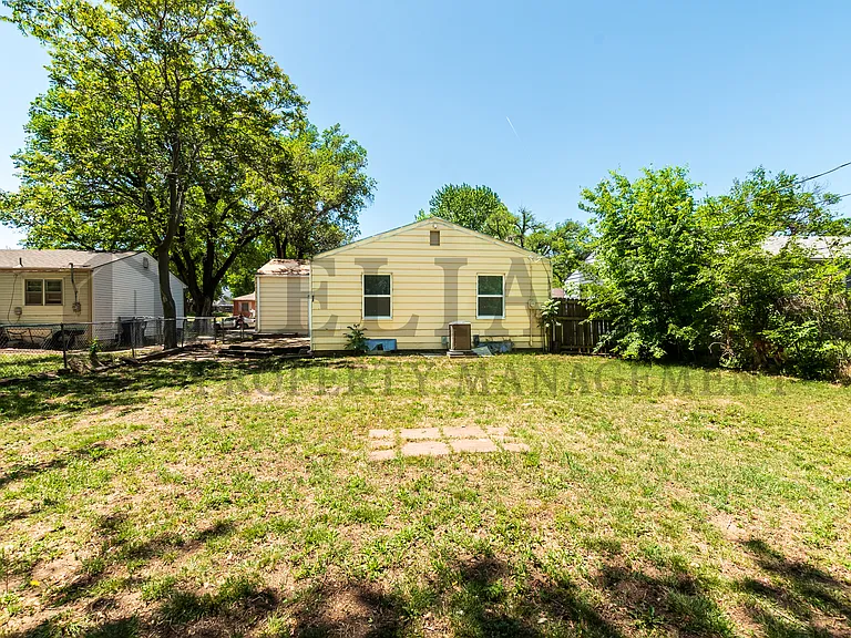 1122 S Quentin St — Photo 5