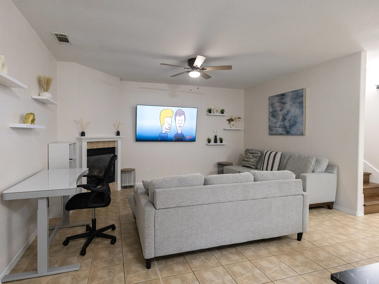 4 bed, 2.5 bath, 1832 sqft, $3,600 — Photo 2