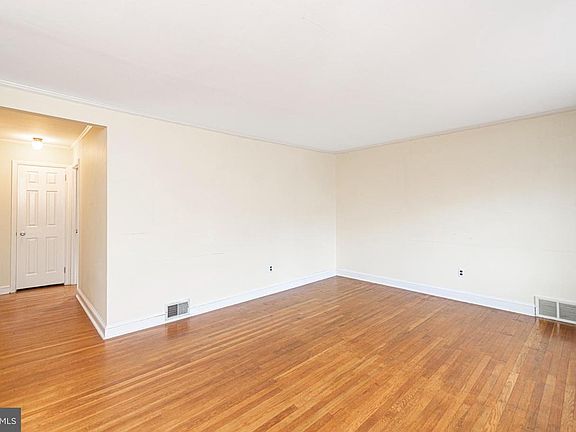 5th image of 743 Penn Ave