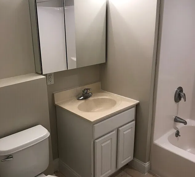 1522 Vfw Pkwy #402 — Photo 12