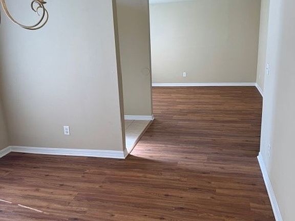 4th image of 122 NE 6th Ave