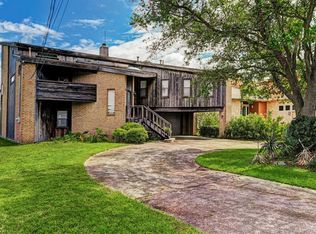 200 Bay Colony Dr, La Porte, TX 77571