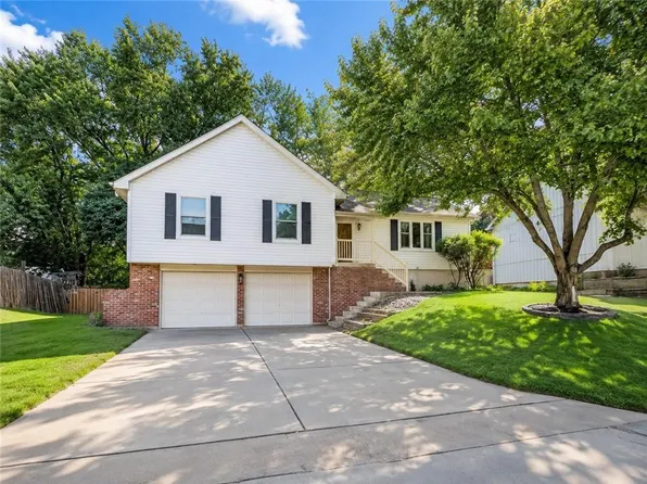 2123 NW 8th St, Blue Springs, MO 64015