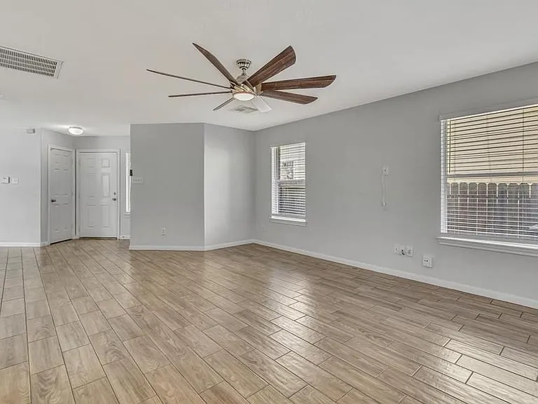 2927 Cypress Island Dr — Photo 7