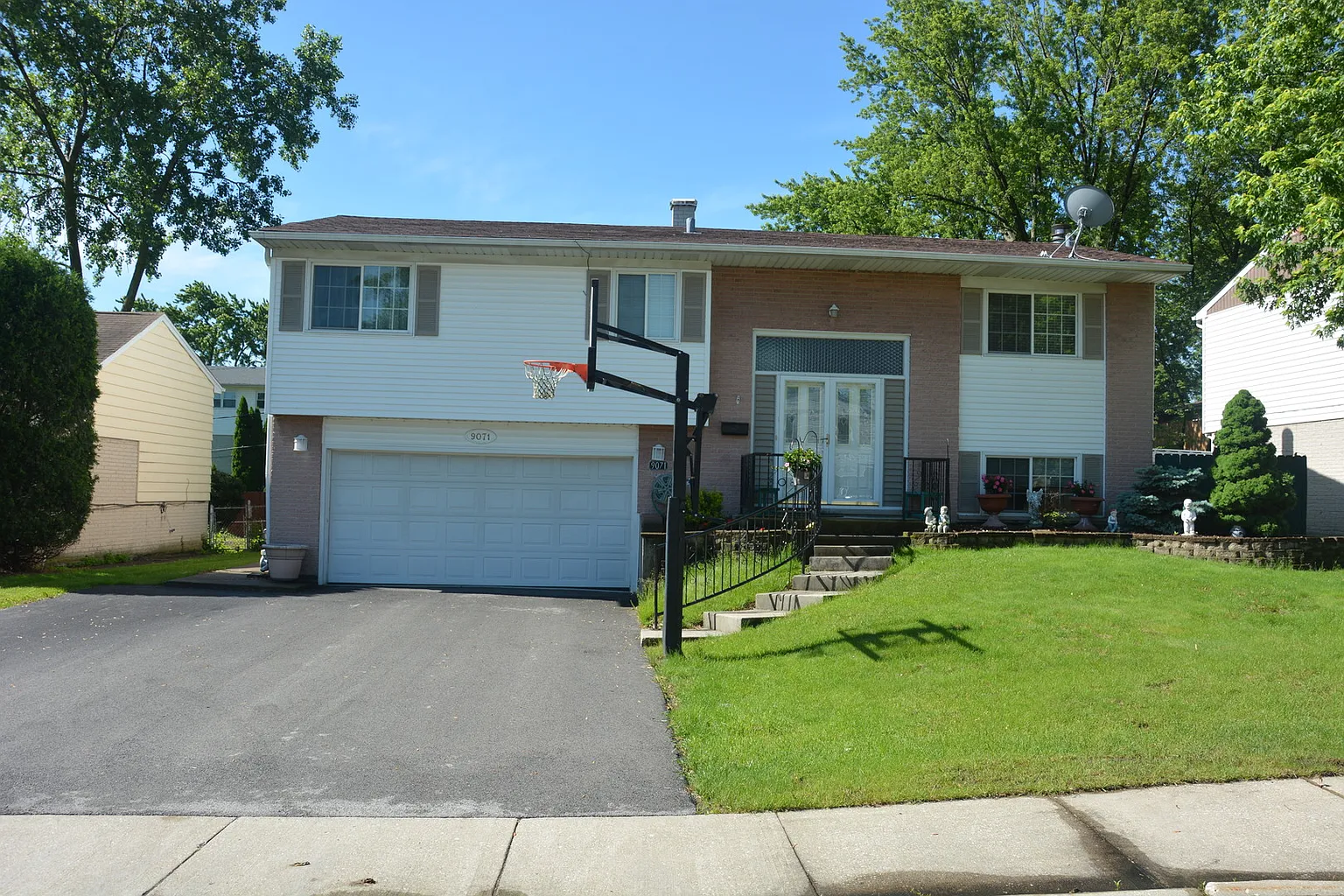 9071 Forest Dr photo 1