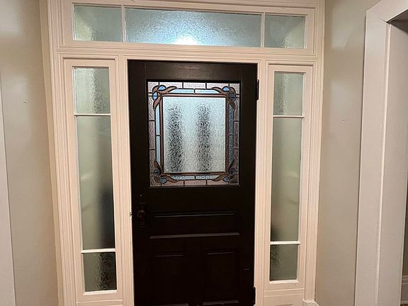 5th image of 124 Young St