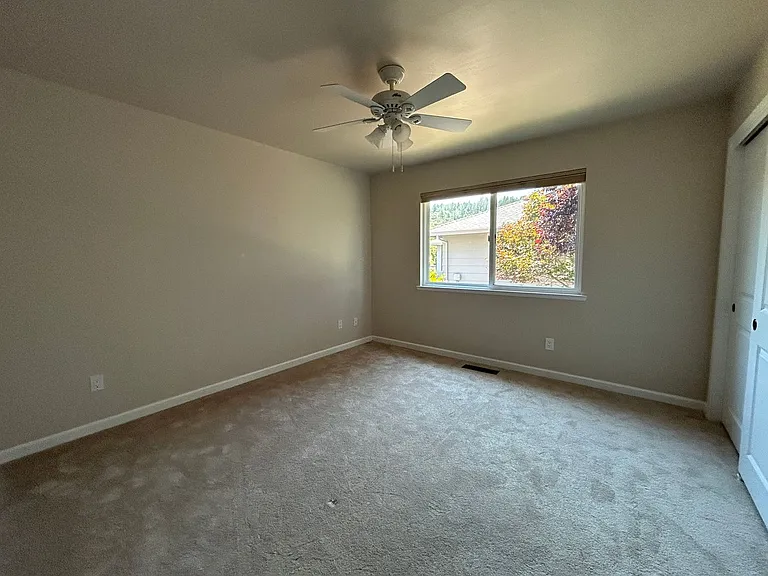 329 Oak Leaf Cir — Photo 20