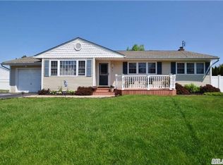 4 Carlow St, Huntington, NY 11743