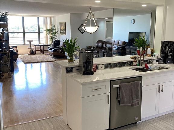 4th image of 2907 Carambola Circle #301
